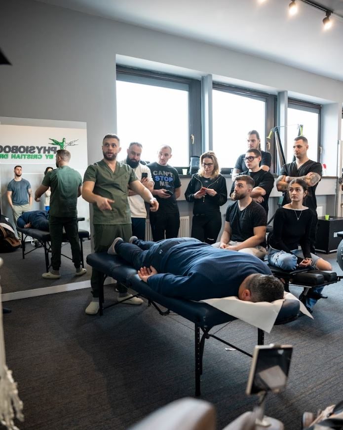 MedBoost Academy by Cristian Drosu: Arta masajului medical și știința terapiei manuale – de la beneficiu la expertiză