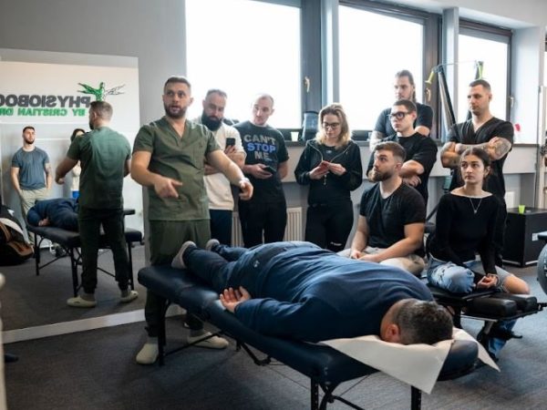 MedBoost Academy by Cristian Drosu: Arta masajului medical și știința terapiei manuale – de la beneficiu la expertiză